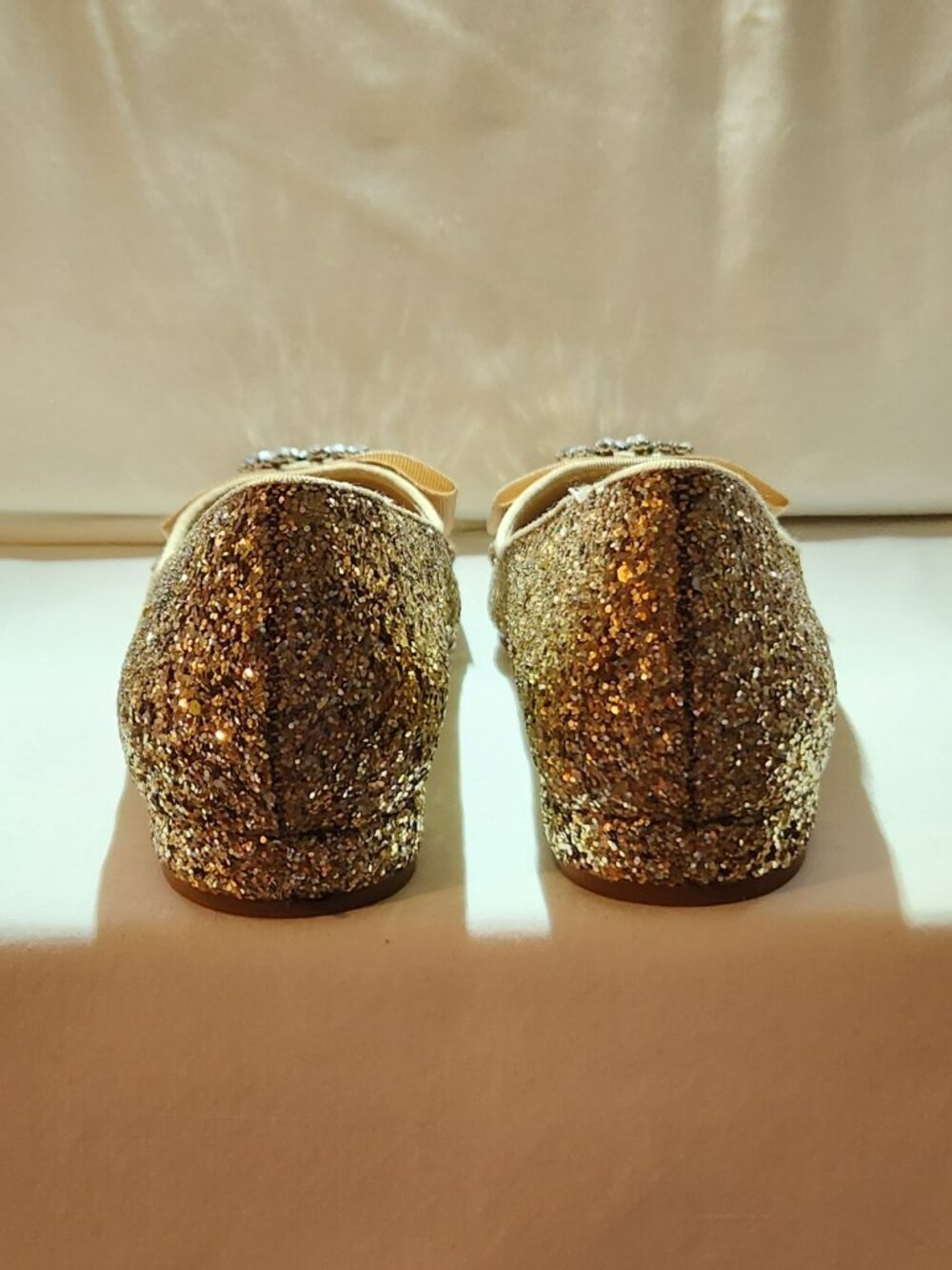 Crown & Ivy gold glitter low heels bow with brooch sz 6 NWOB - Picture 5 of 7